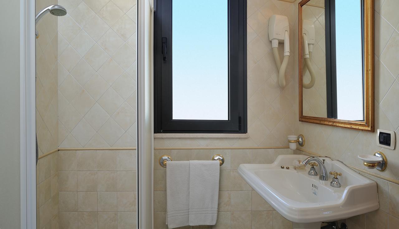 בלריה-איגאה מרינה Hotel Bridge מראה חיצוני תמונה